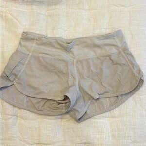 white lulu shorts size 4